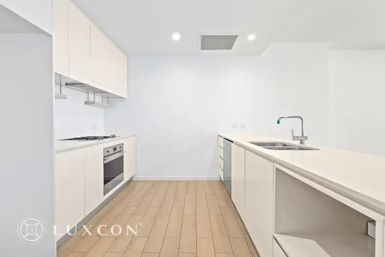 6102/1-8 Nield Avenue