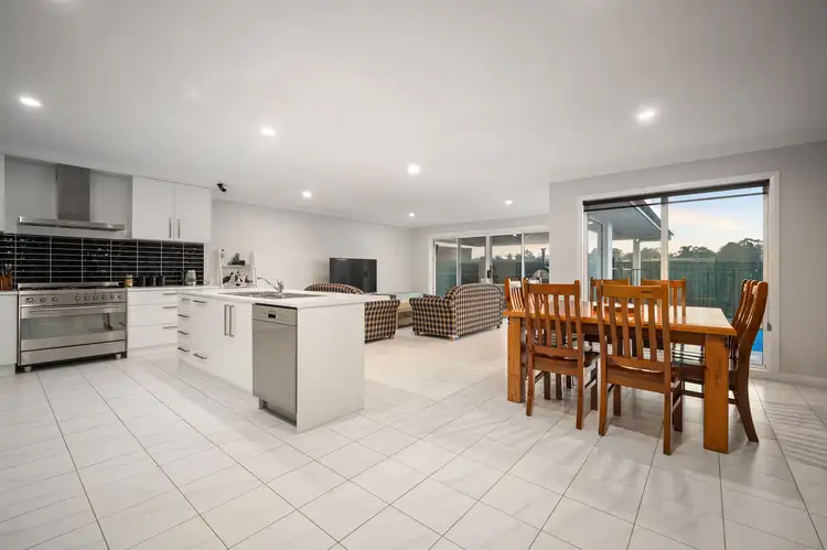 Second view of Homely house listing, 5 Maunayne Court, Rutherglen VIC 3685