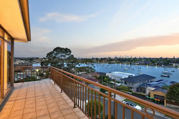 58 Burns Crescent