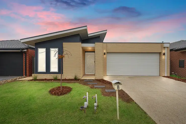 8 Winton Street, Charlemont VIC 3217