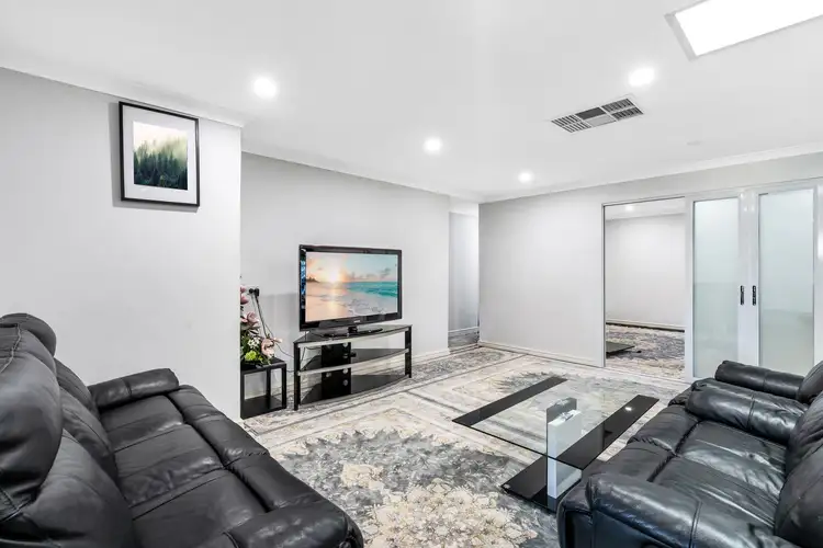 Seventh view of Homely house listing, 4 Camelot Place, Camillo WA 6111