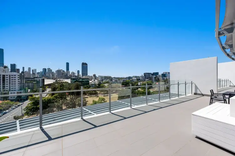 206/32 Russell Street