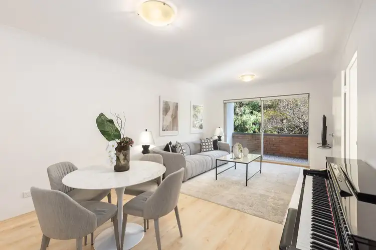 2/27 Morton Street