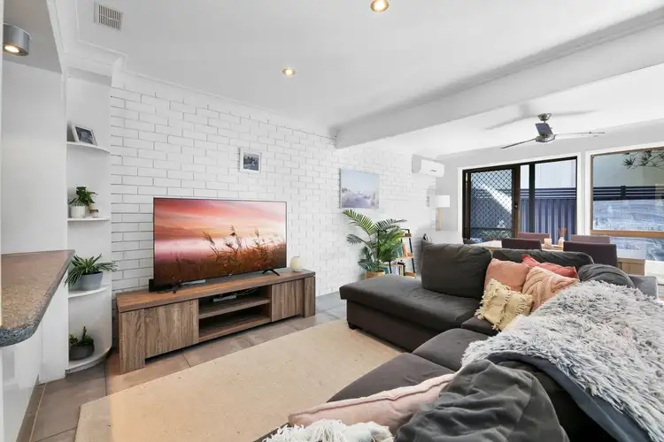 2/11 Orvieto Avenue, Mermaid Waters QLD 4218