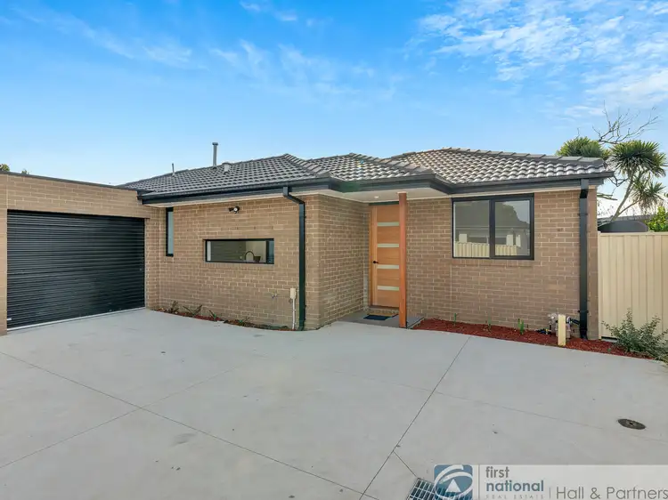 2/11 Pinewood Avenue, Dandenong North VIC 3175