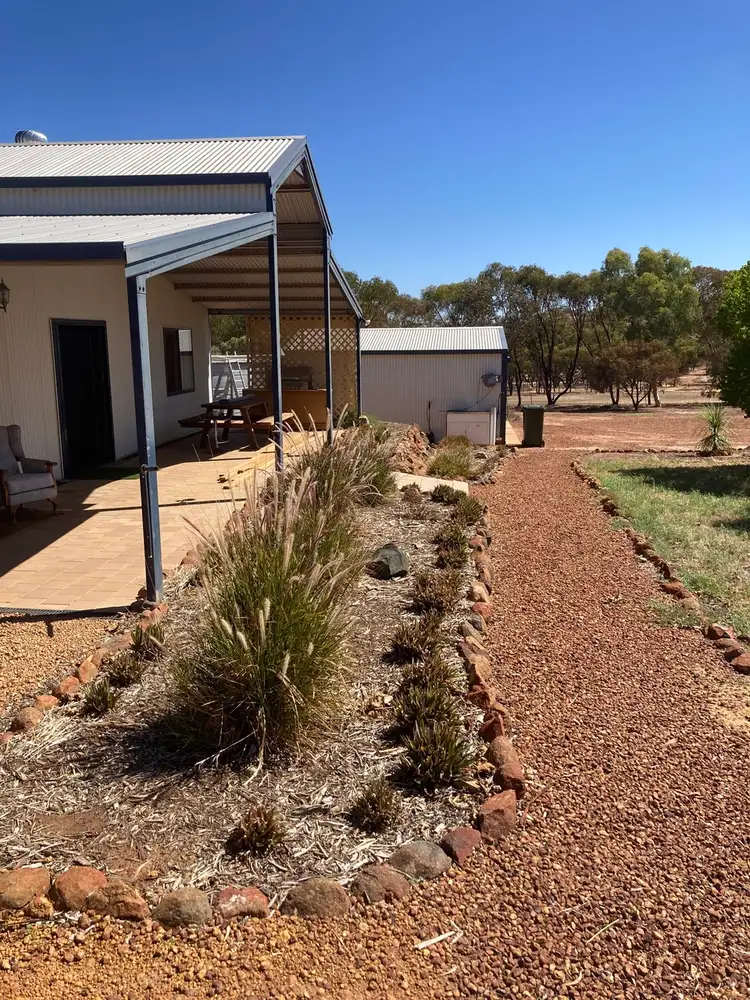 17 Sixth Road, Bejoording WA 6566