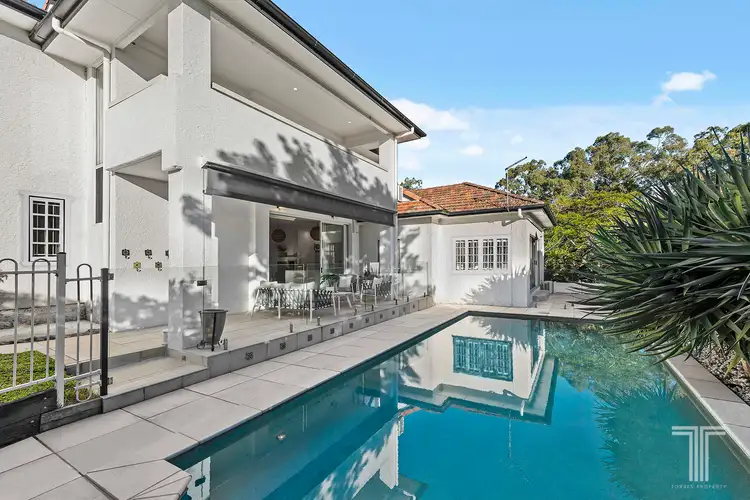 16 Orion Street, Coorparoo QLD 4151