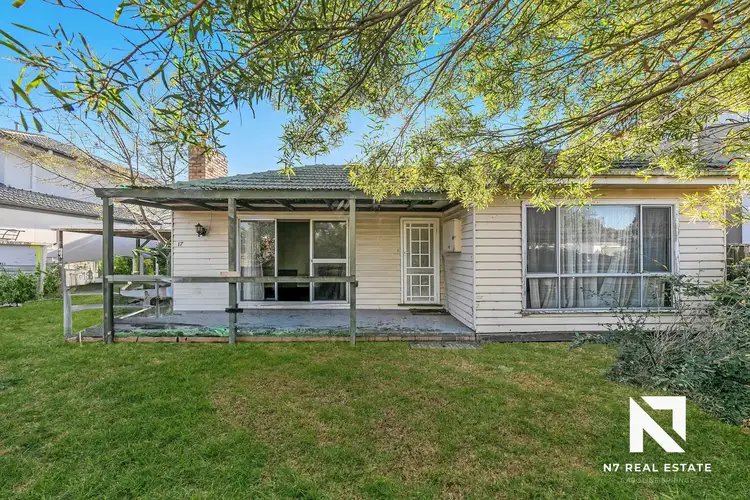 17 Stirling Avenue, Seaholme VIC 3018