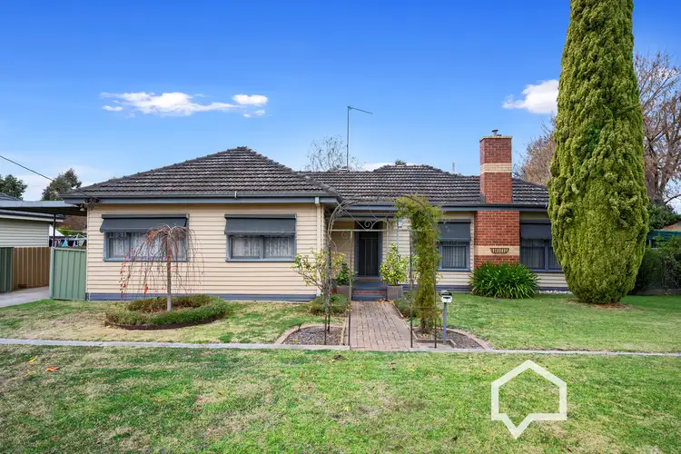 7 Chifley Avenue, Kangaroo Flat VIC 3555