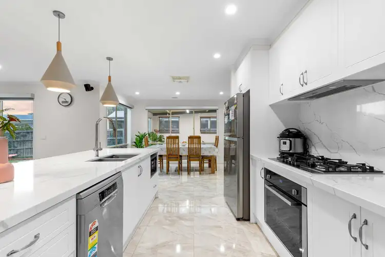 Fifth view of Homely house listing, 18 Illawarra Circuit, Taylors Hill VIC 3037