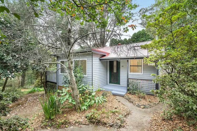 42 Taylor Avenue, Wentworth Falls NSW 2782