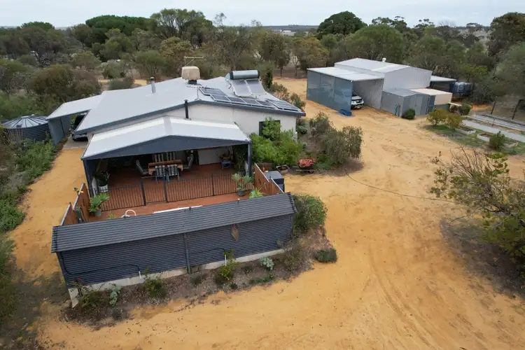 2 Baxter Street, Quairading WA 6383