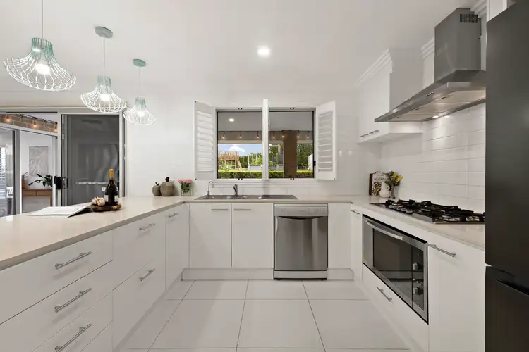 Fifth view of Homely house listing, 8 Ridgetop Close, Bolwarra Heights NSW 2320