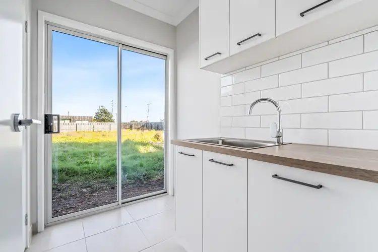 Fifth view of Homely house listing, 1 Callaway Court, Peterborough VIC 3270