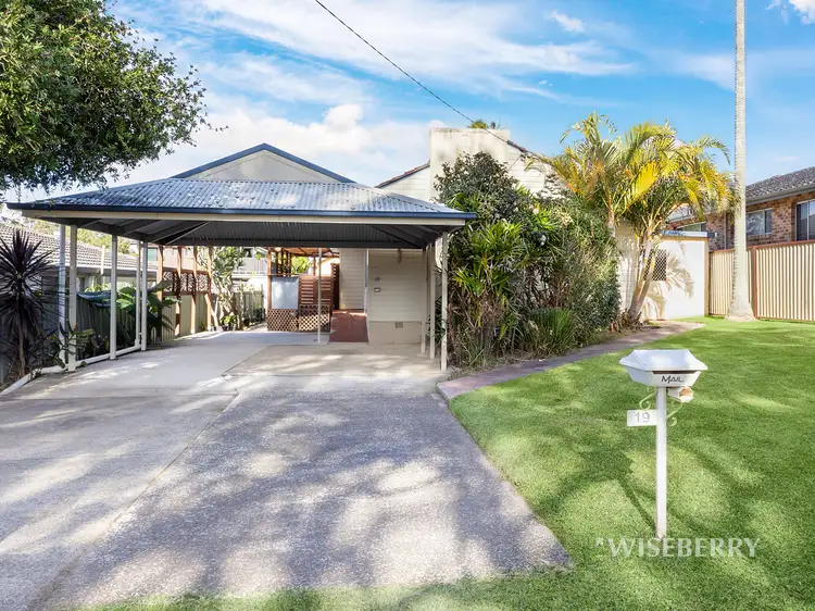 19 Waverley Road, Mannering Park NSW 2259
