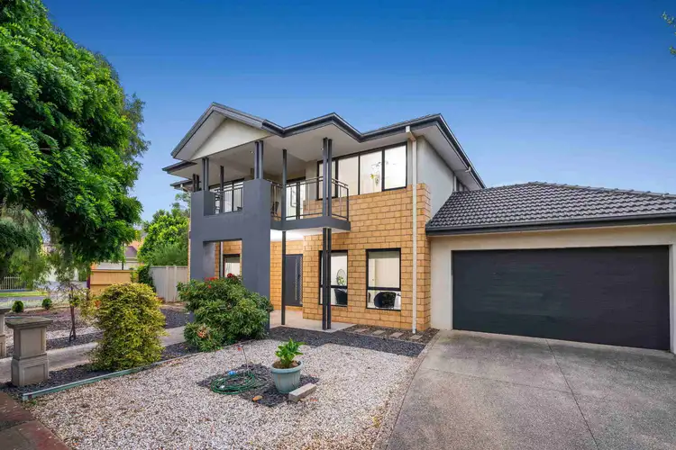 1 Highbury Close, Caroline Springs VIC 3023