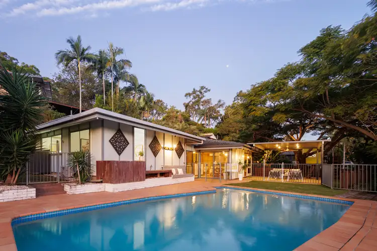 15 Dumfries Street, Kenmore QLD 4069
