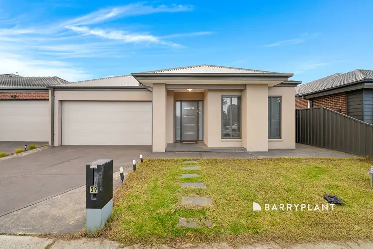 39 Revelstoke Crescent, Pakenham VIC 3810