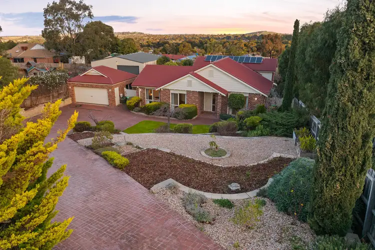 16 James Close, Sunbury VIC 3429