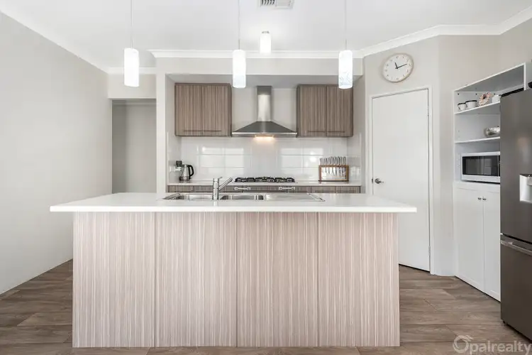 14 Thangoo Way, Golden Bay WA 6174