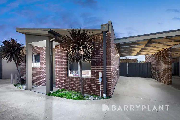 Main view of Homely unit listing, 2/33 Henry Street, St Albans VIC 3021