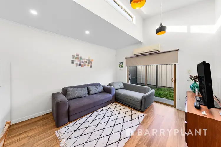 Third view of Homely unit listing, 2/33 Henry Street, St Albans VIC 3021
