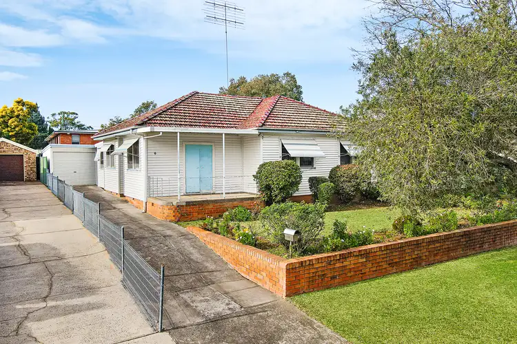 4 Hand Avenue, Penrith NSW 2750
