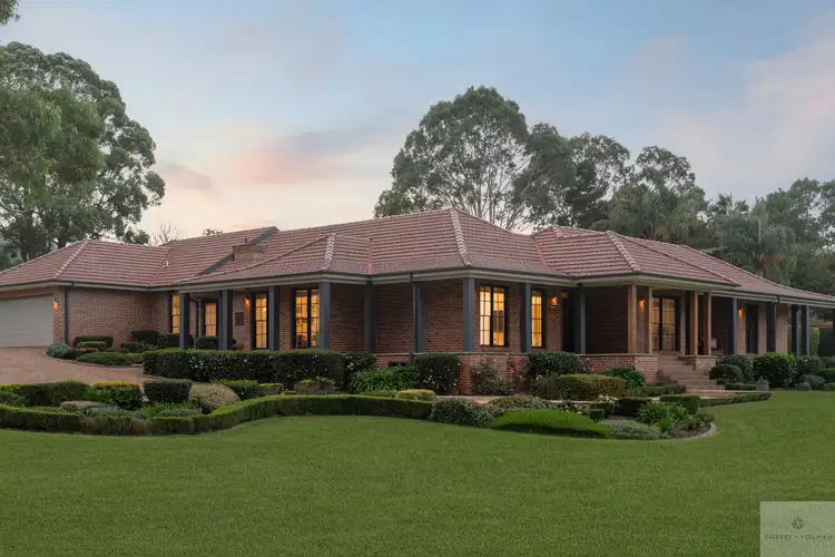 2 Haddin Place, Kirkham NSW 2570