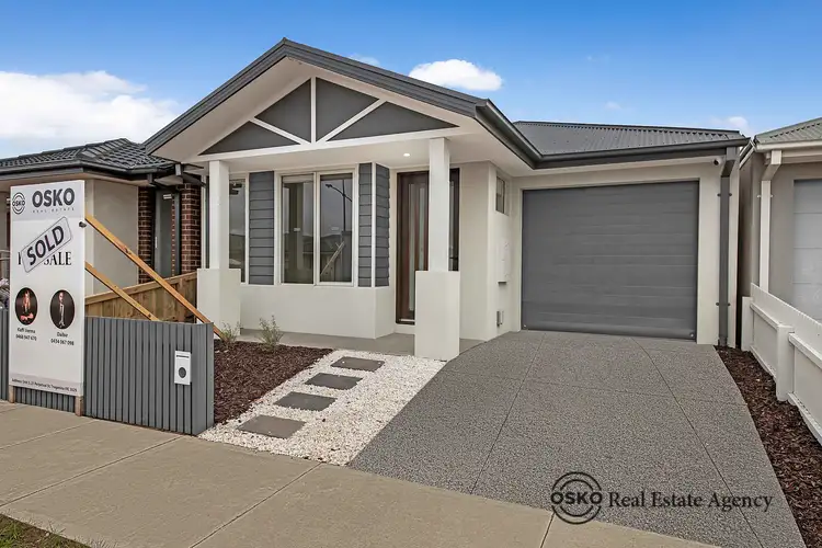 6 Delhi Grove, Rockbank VIC 3335