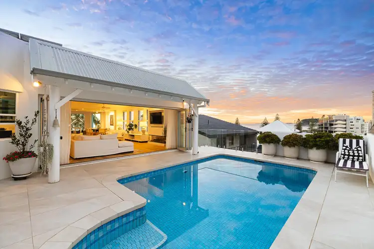 10 Brakes Crescent, Miami QLD 4220