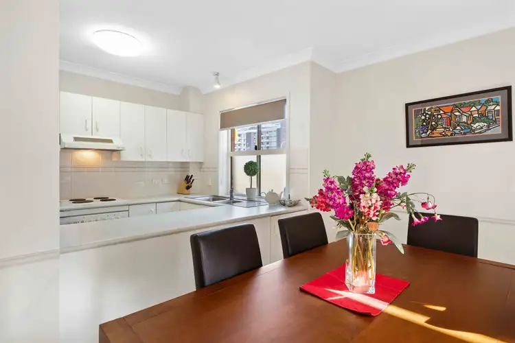 Fifth view of Homely unit listing, 2/9 Macaulay Street, Coorparoo QLD 4151