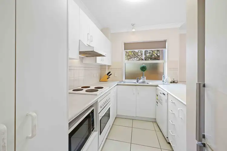 Sixth view of Homely unit listing, 2/9 Macaulay Street, Coorparoo QLD 4151
