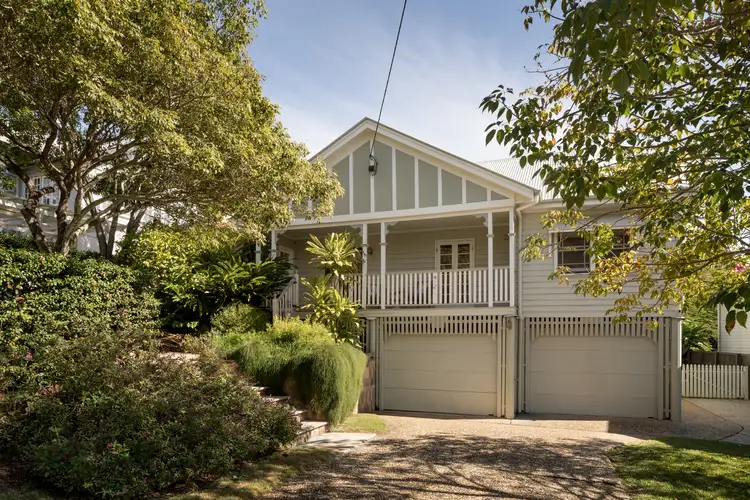 32 Philip Street, Hawthorne QLD 4171