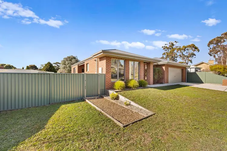 23 Regency Drive, Mount Clear VIC 3350