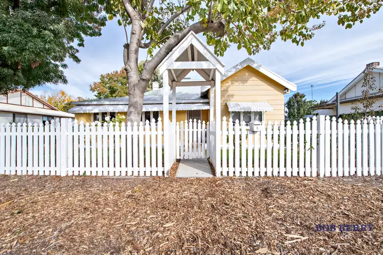 3 Reakes Avenue
