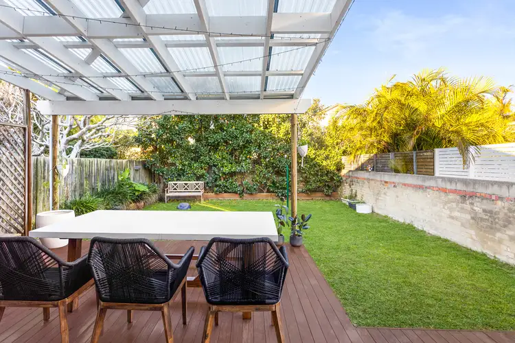 27 Griffin Road, North Curl Curl NSW 2099