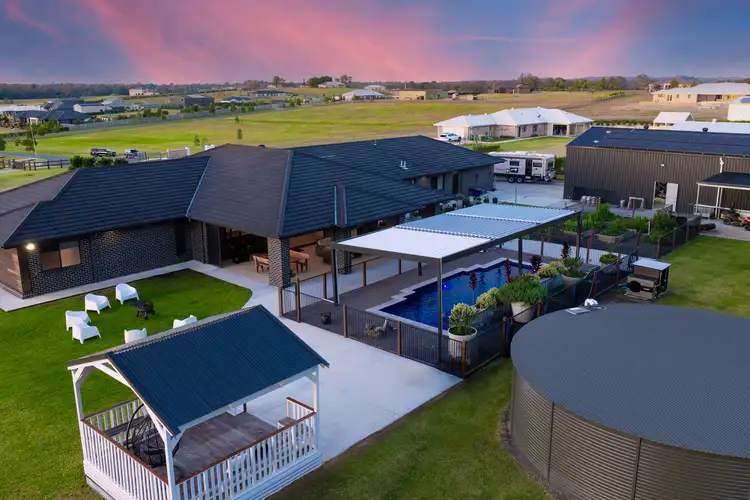 35 Winx Court