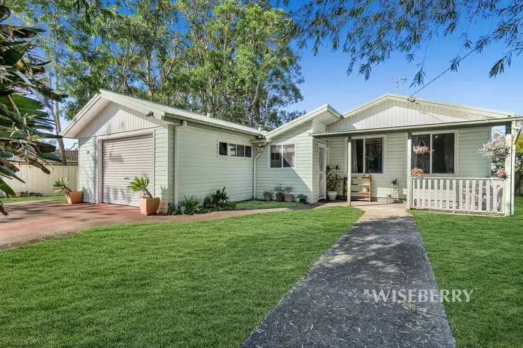 24 Warwick Avenue, Mannering Park NSW 2259