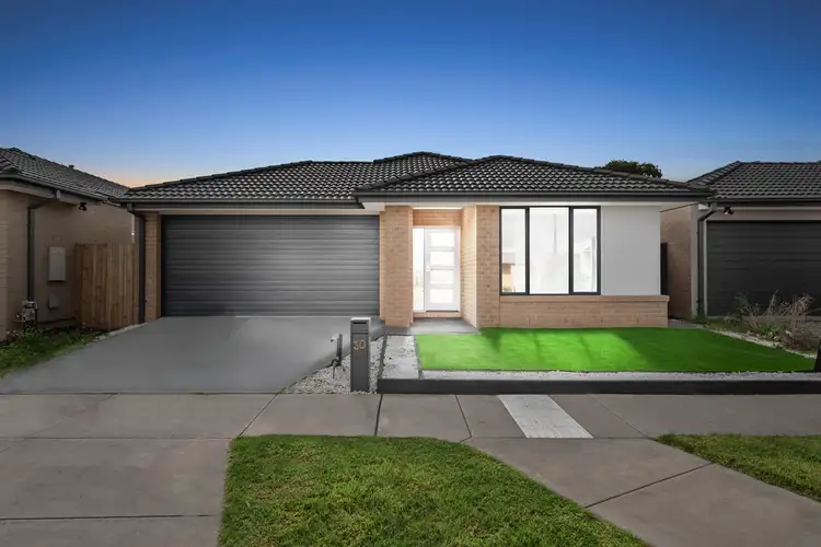 30 Hanover Circuit, Melton South VIC 3338