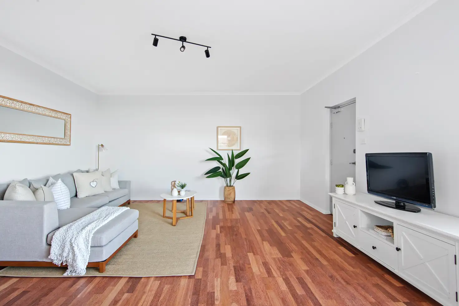 Main view of Homely apartment listing, 15/85-87 Queenscliff Road, Queenscliff NSW 2096
