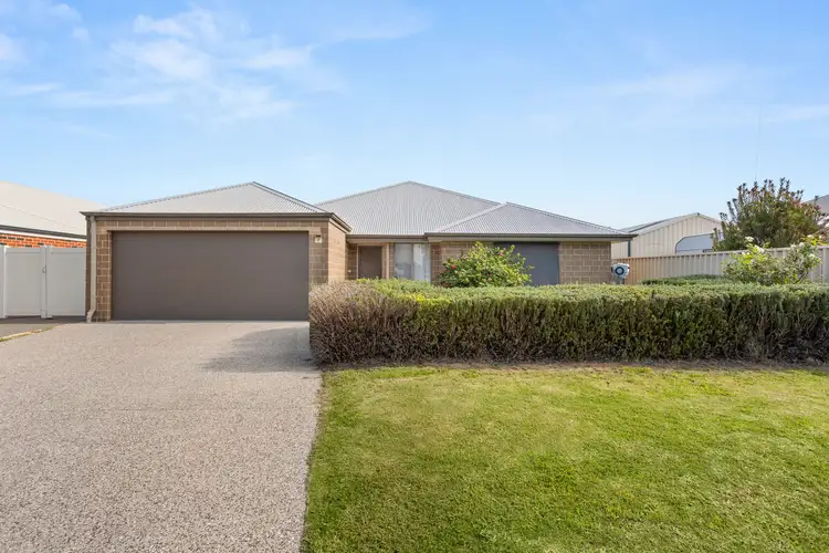 7 Kooyar Bend, Dalyellup WA 6230