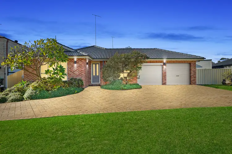 16 Sunray Crescent, St Clair NSW 2759