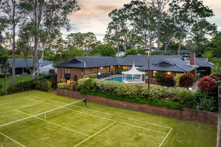 16 Scenic Road, Kenmore QLD 4069