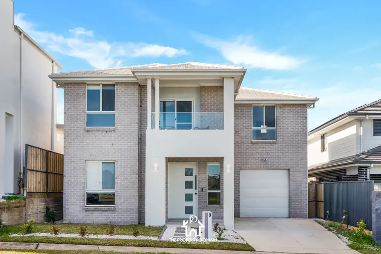 9 Woodgate Parkway