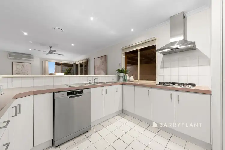 Fifth view of Homely house listing, 2 Wanderer Court, Berwick VIC 3806