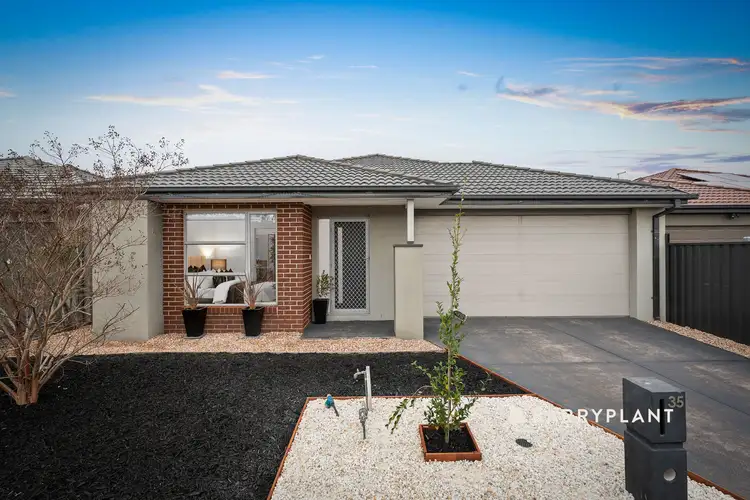 35 Bendigo Court, Cranbourne VIC 3977