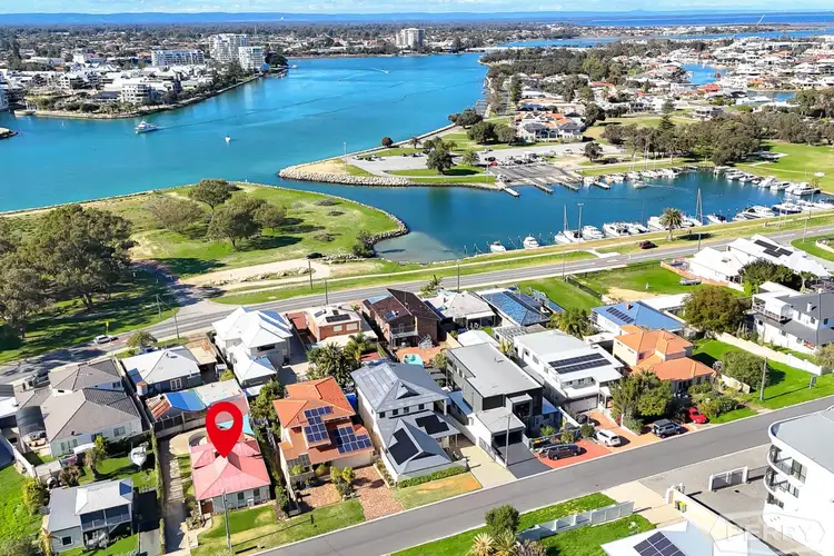 9 Hill Street, Halls Head WA 6210