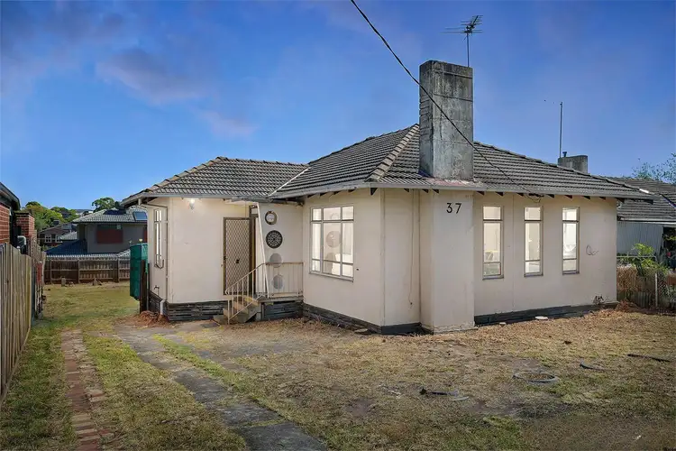 37 Jindabyne Avenue