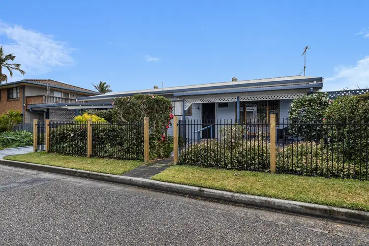 25 Hodgson Street, Crescent Head NSW 2440