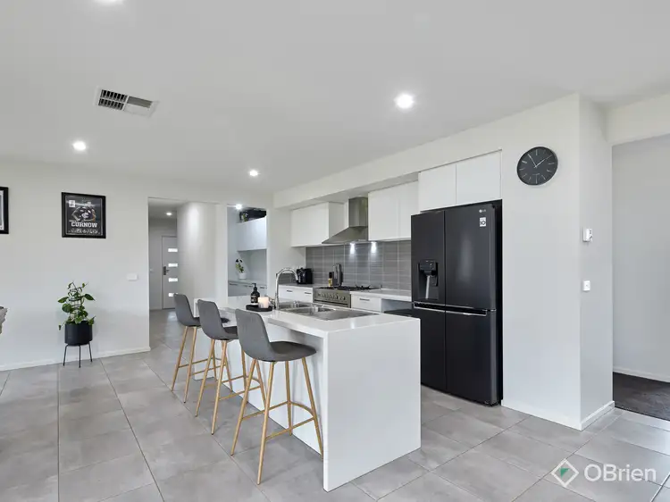 Sixth view of Homely house listing, 8 Cloverleaf Crescent, Drouin VIC 3818